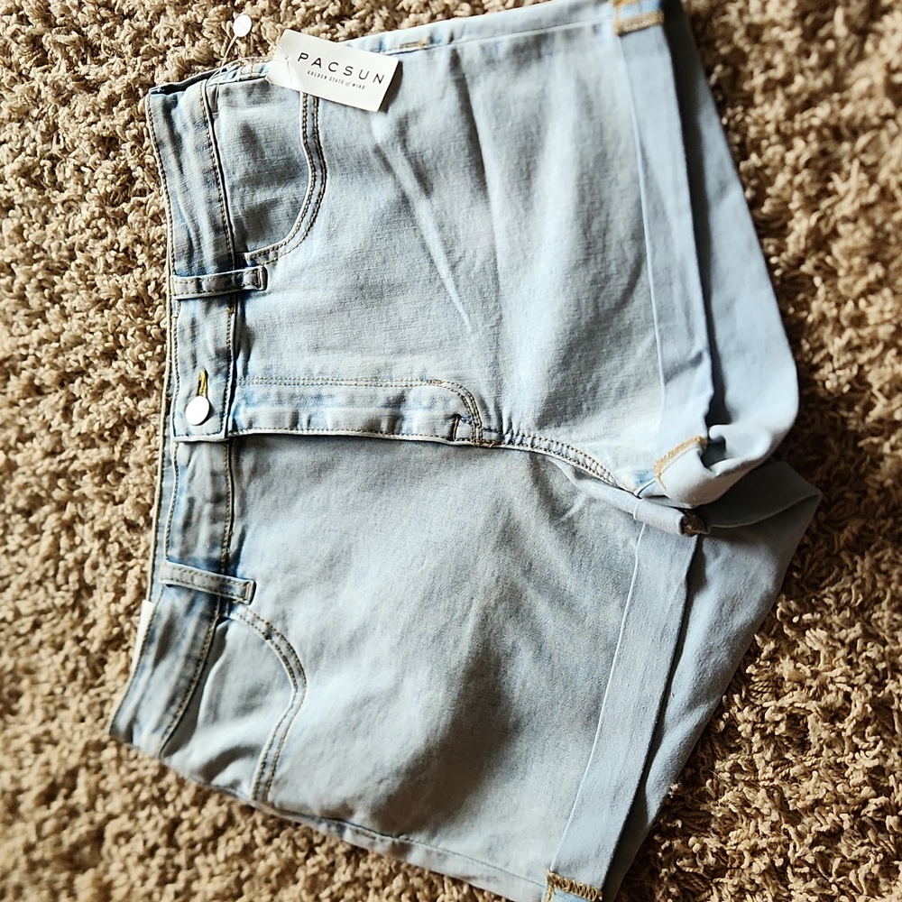 NWT Pacsun womans size 29 high rise light wash shorts